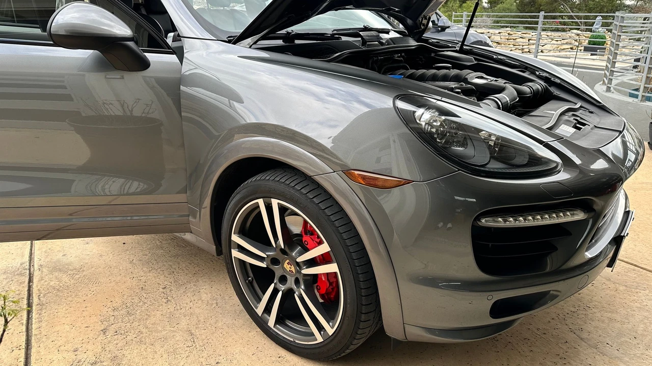 2014 Porsche 958 Cayenne GTS - Image 28 of 31
