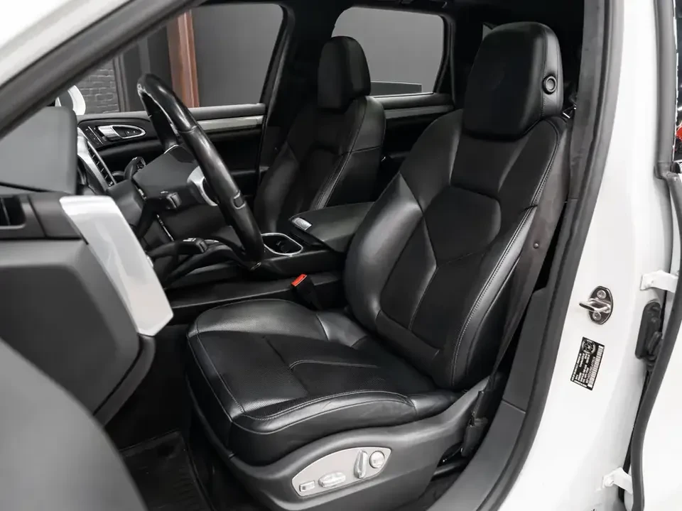 2014 Porsche 958 Cayenne GTS - Image 4 of 9