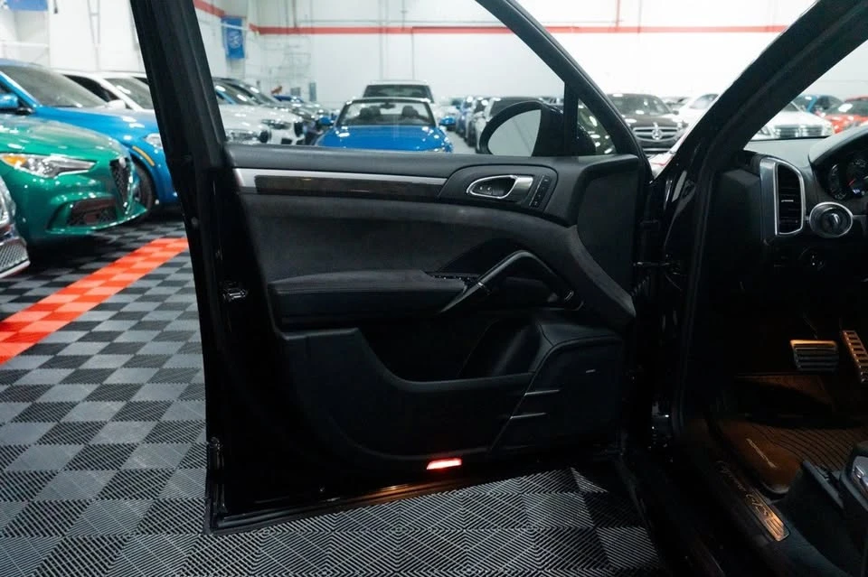2014 Porsche 958 Cayenne GTS - Image 16 of 20