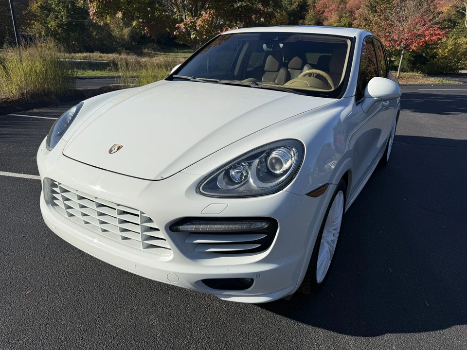 2014 Porsche 958 Cayenne GTS - Image 2 of 31