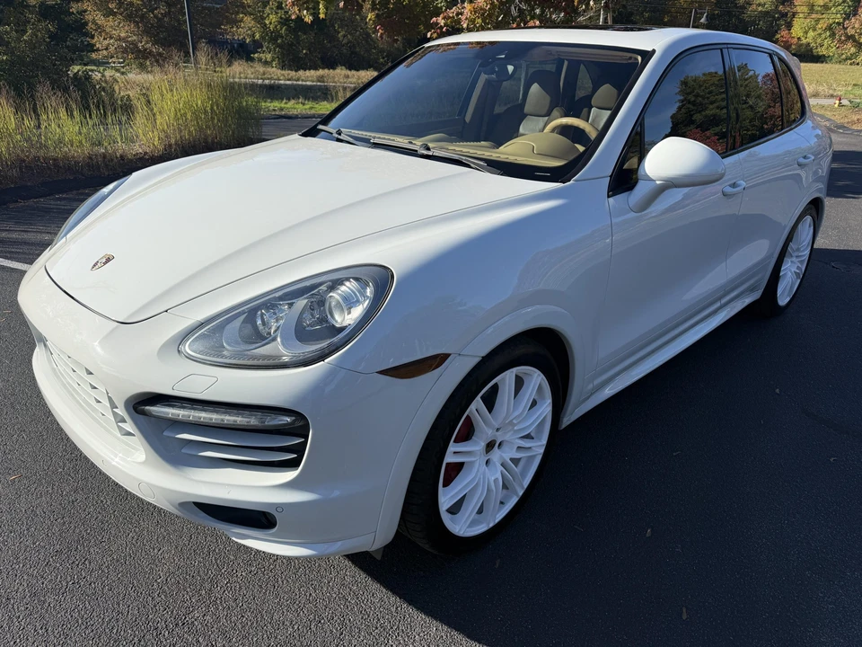 2014 Porsche 958 Cayenne GTS - Image 10 of 31