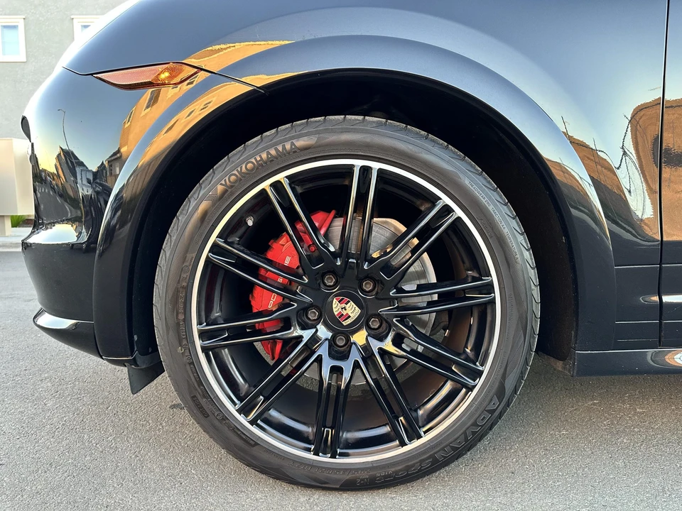 2014 Porsche 958 Cayenne GTS - Image 14 of 31