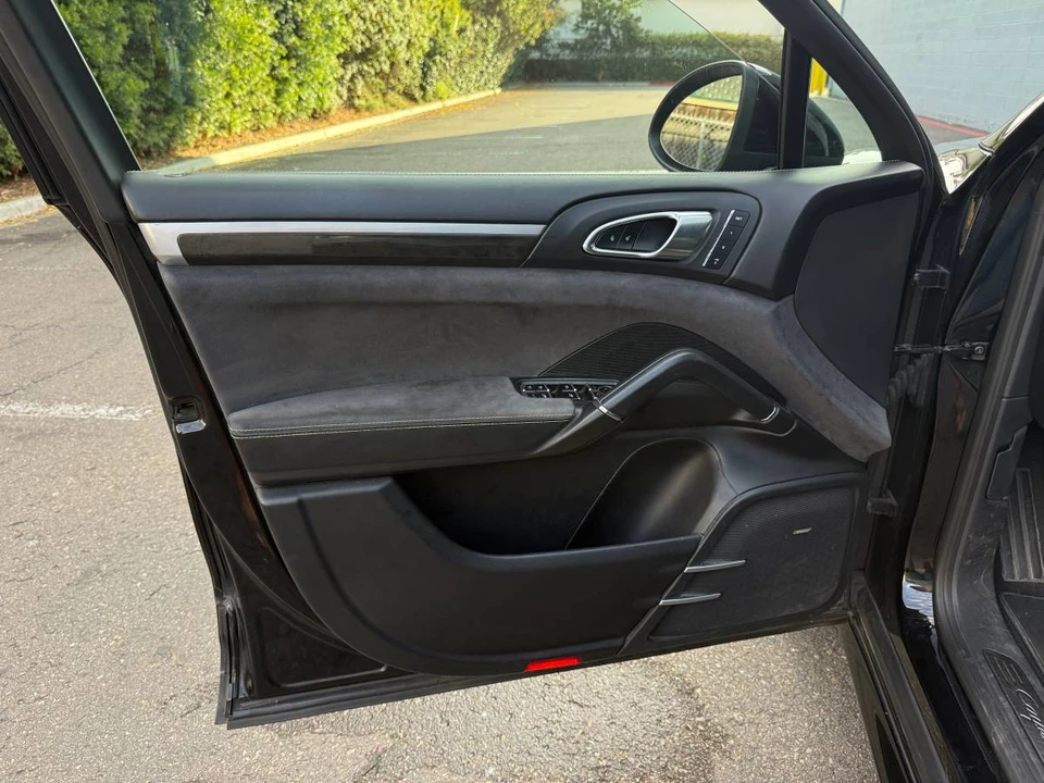 2014 Porsche 958 Cayenne GTS - Image 8 of 11