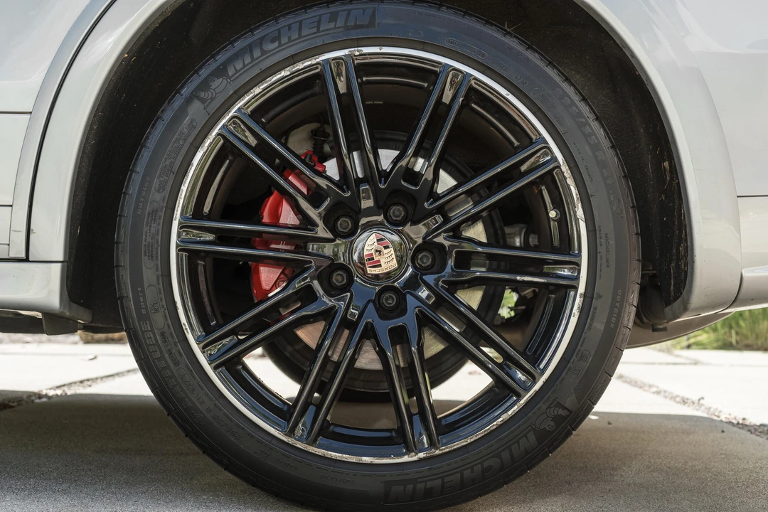 2014 Porsche 958 Cayenne GTS - Image 18 of 31
