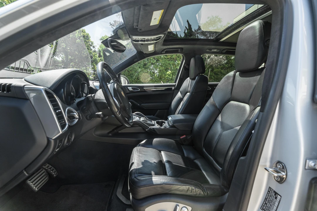 2014 Porsche 958 Cayenne GTS - Image 25 of 31