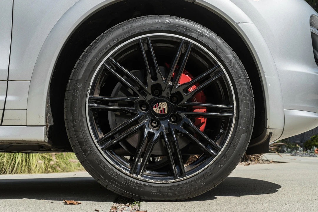 2014 Porsche 958 Cayenne GTS - Image 17 of 31