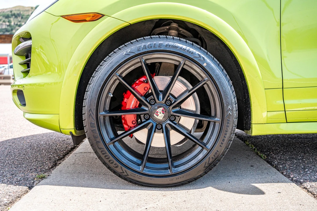 2014 Porsche 958 Cayenne GTS - Image 14 of 31