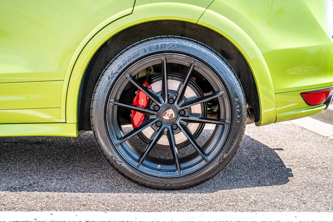 2014 Porsche 958 Cayenne GTS - Image 15 of 31