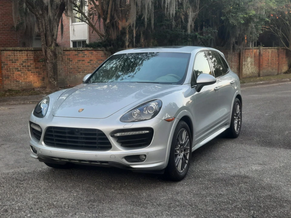 2014 Porsche - Image 2 of 31