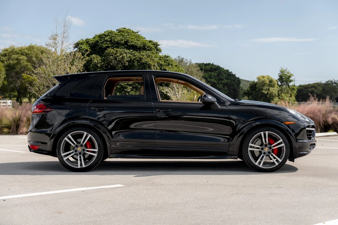 2014 Porsche 958 Cayenne GTS - Image 13 of 31
