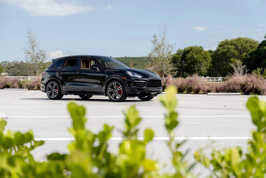 2014 Porsche 958 Cayenne GTS - Image 9 of 31