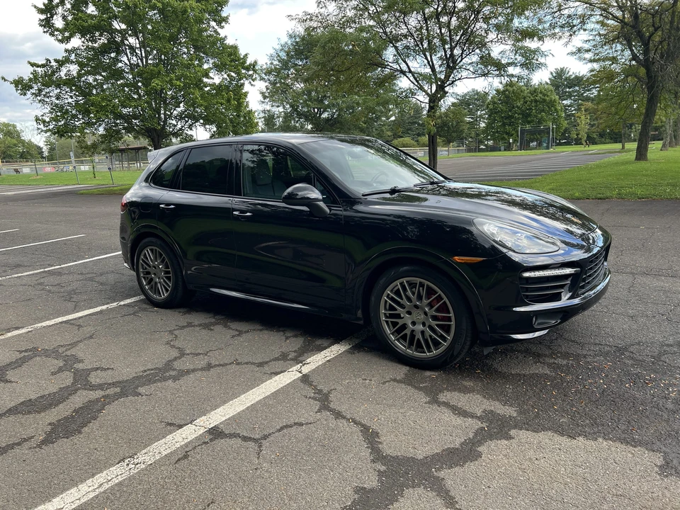 2014 Porsche 958 Cayenne GTS - Image 2 of 31