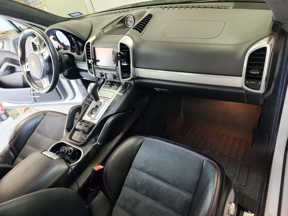 2014 Porsche 958 Cayenne GTS - Image 17 of 21