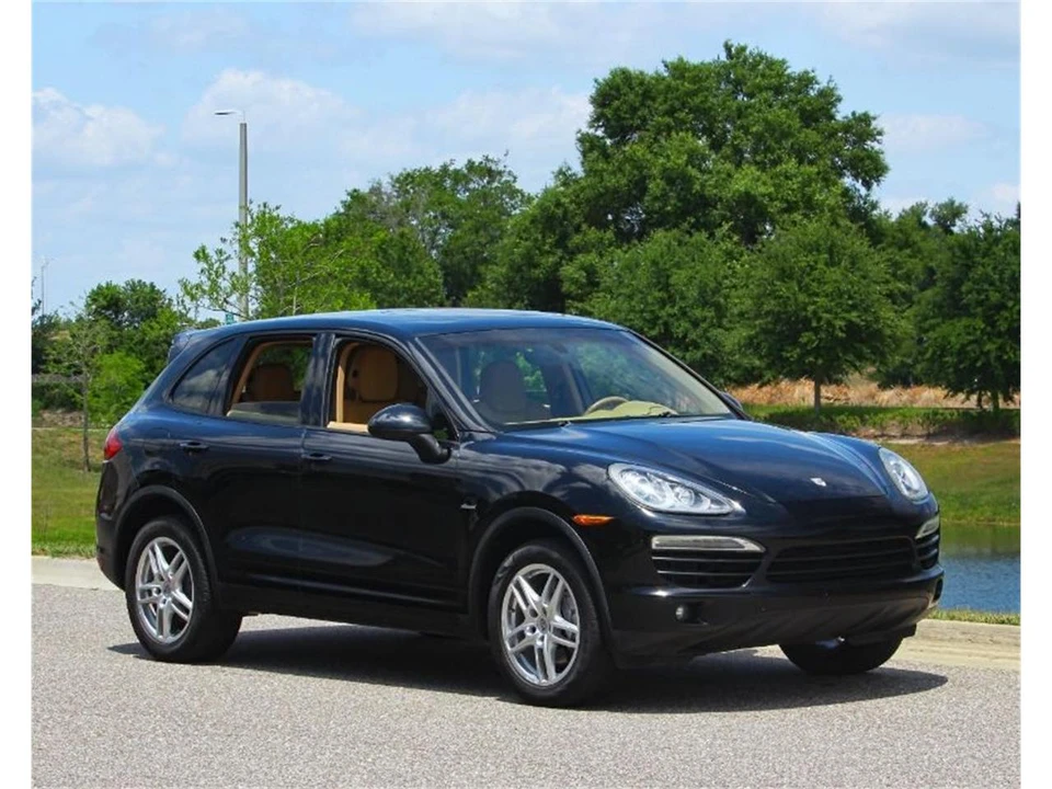 2014 Porsche 958 Cayenne - Image 2 of 13