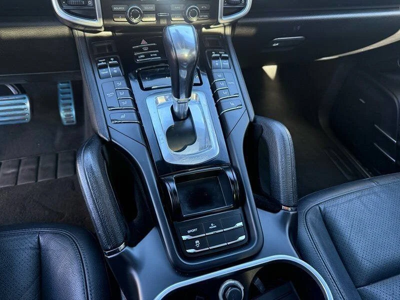 2014 Porsche 958 Cayenne - Image 10 of 20