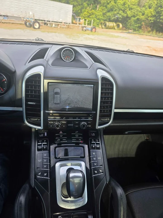 2014 Porsche 958 Cayenne - Image 10 of 20