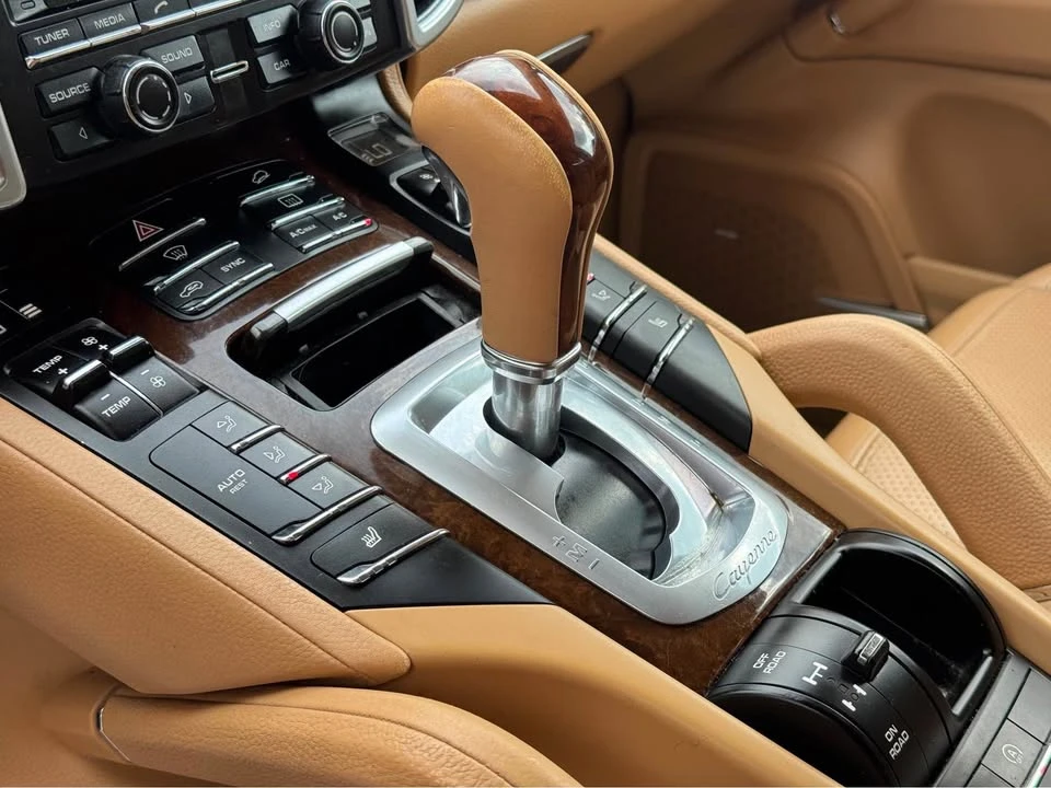2014 Porsche 958 Cayenne - Image 9 of 20