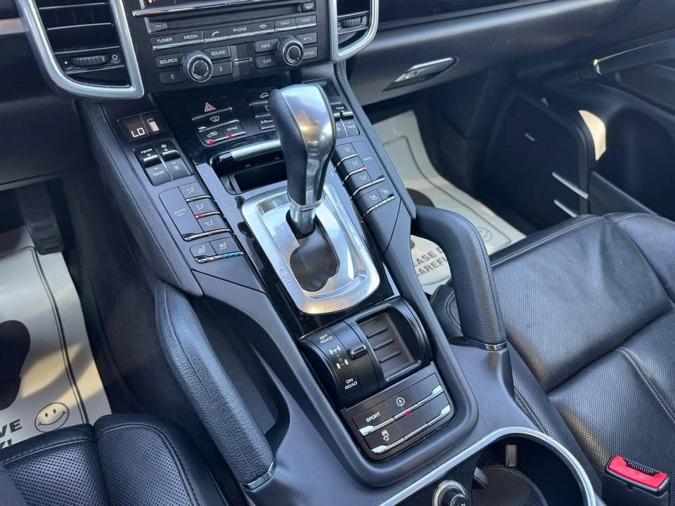 2014 Porsche 958 Cayenne - Image 10 of 20