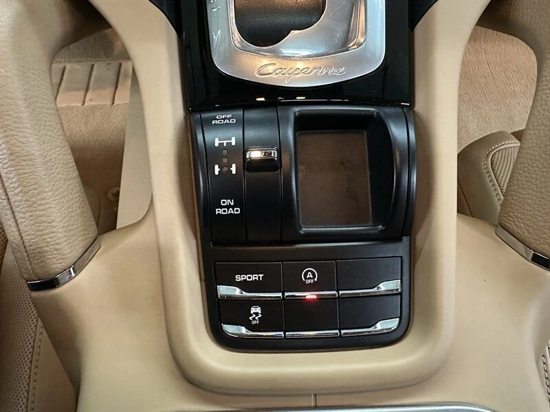 2014 Porsche 958 Cayenne - Image 18 of 20