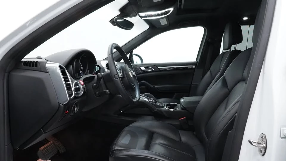 2014 Porsche 958 Cayenne - Image 10 of 20