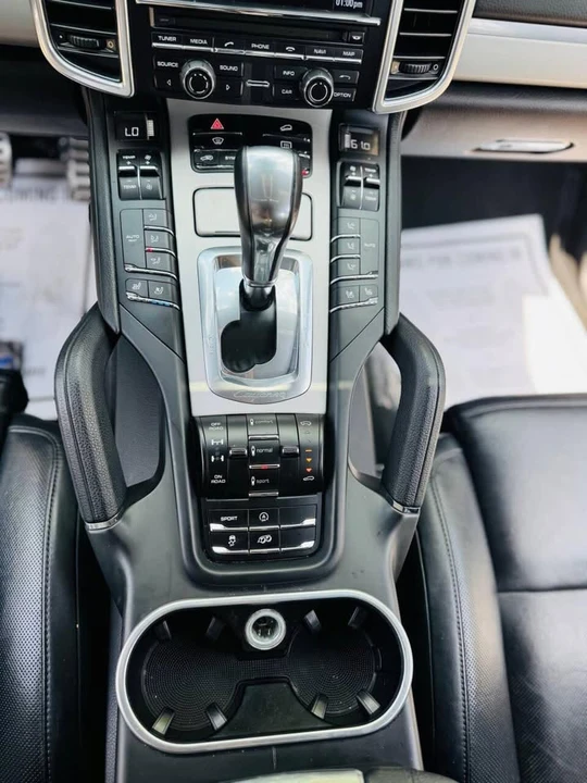 2014 Porsche 958 Cayenne - Image 16 of 20