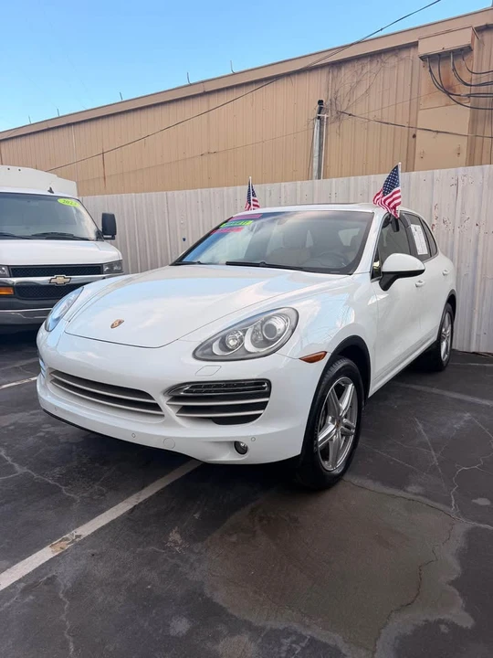 2014 Porsche 958 Cayenne - Image 2 of 9