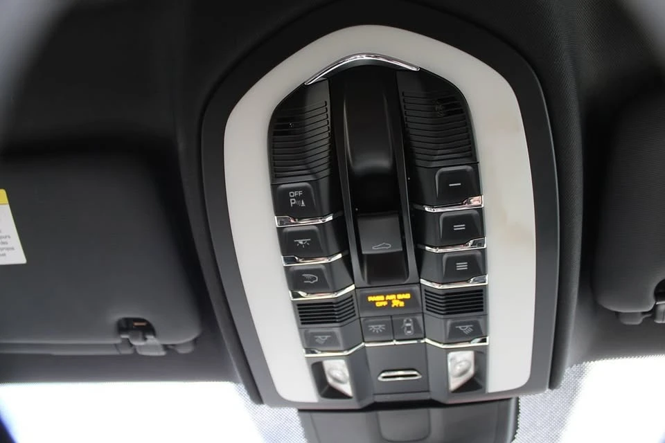 2014 Porsche 958 Cayenne - Image 13 of 18