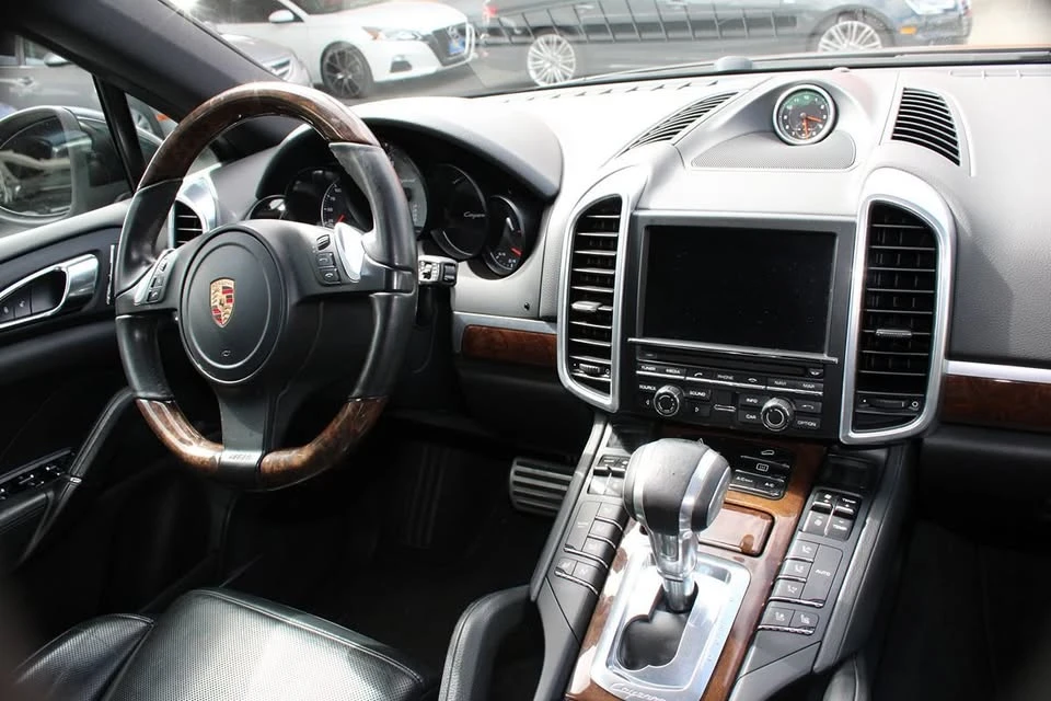 2014 Porsche 958 Cayenne - Image 10 of 18
