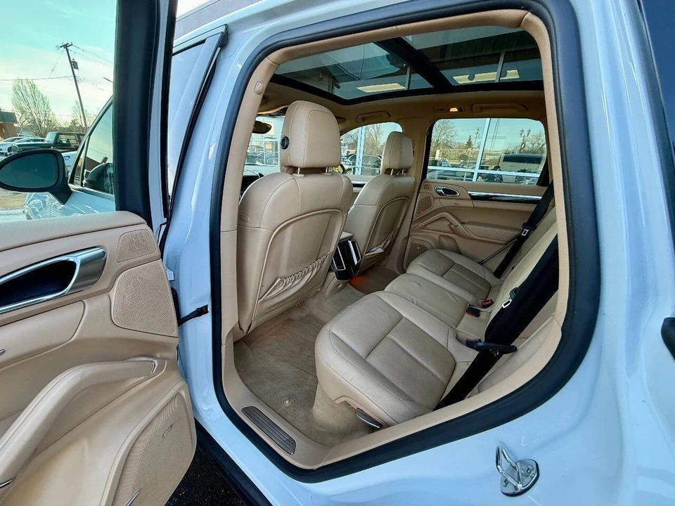 2014 Porsche 958 Cayenne - Image 12 of 21