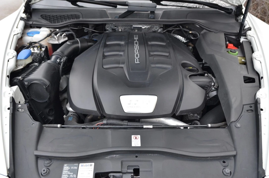 2014 Porsche 958 Cayenne Diesel - Image 8 of 14