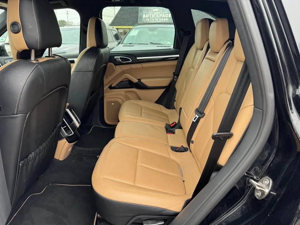 2014 Porsche 958 Cayenne - Image 9 of 20
