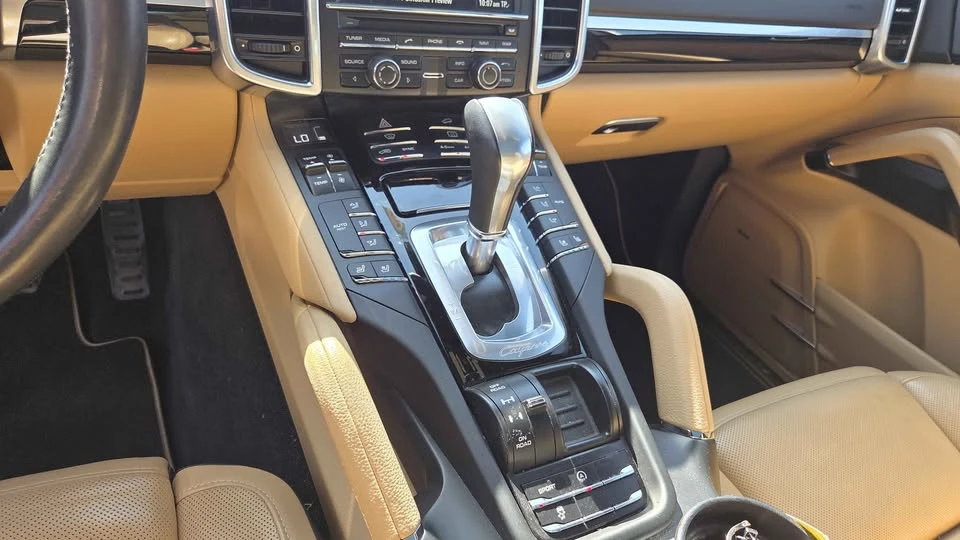 2014 Porsche 958 Cayenne - Image 14 of 17