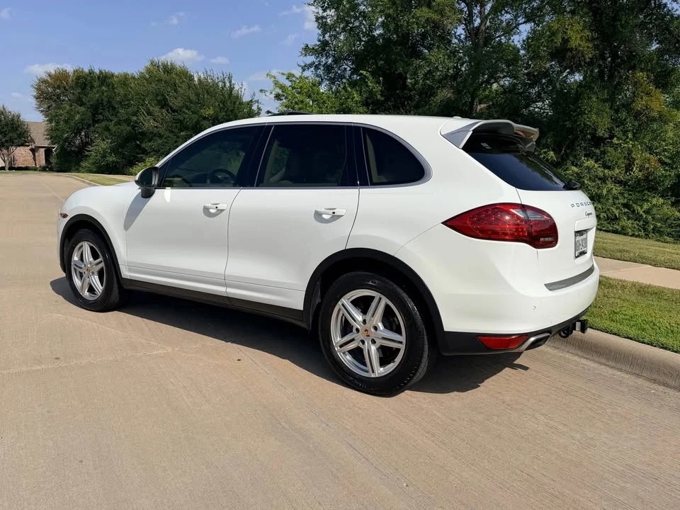2014 Porsche 958 Cayenne - Image 2 of 10