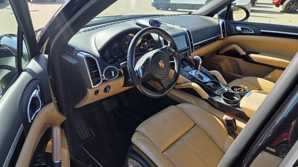 2014 Porsche 958 Cayenne - Image 9 of 17
