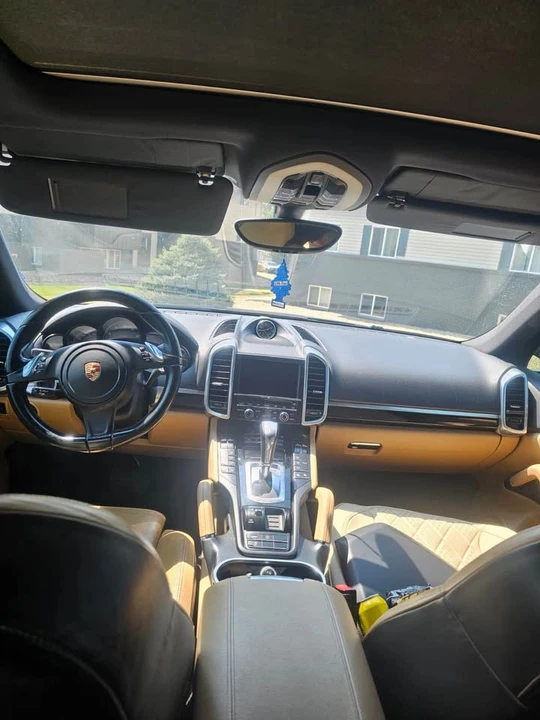 2014 Porsche 958 Cayenne - Image 2 of 7