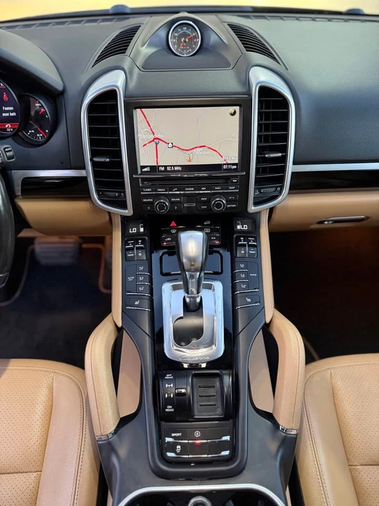 2014 Porsche 958 Cayenne - Image 10 of 15