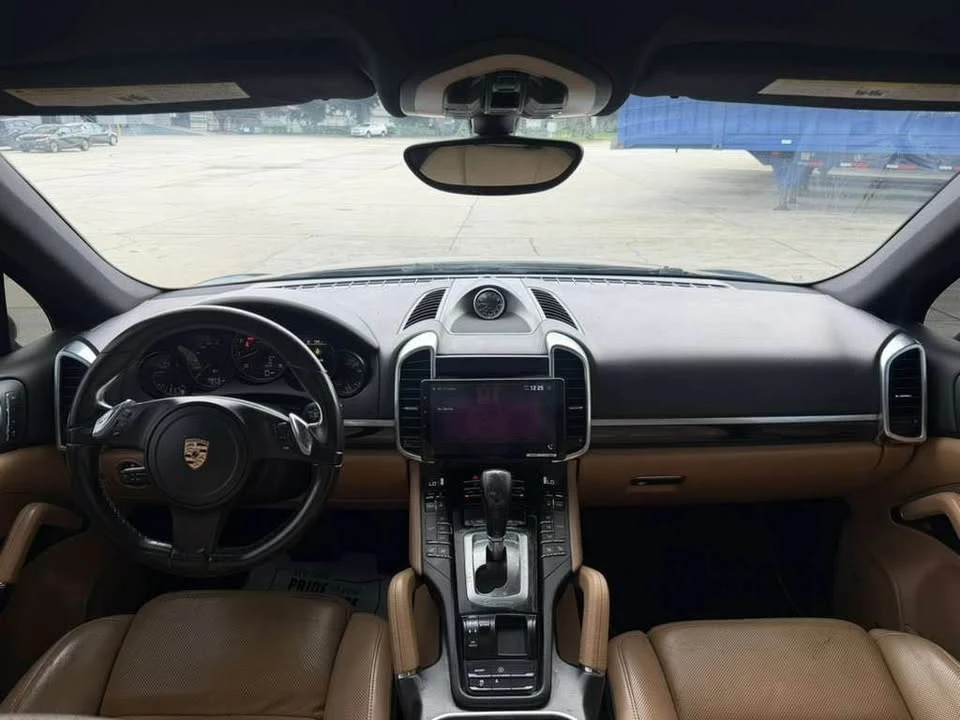 2014 Porsche 958 Cayenne - Image 16 of 17