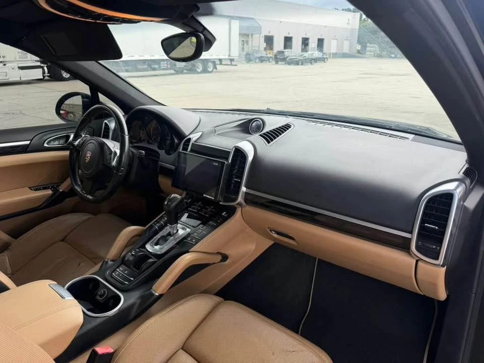 2014 Porsche 958 Cayenne - Image 14 of 17