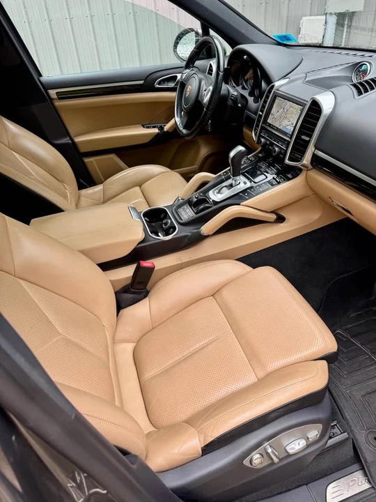 2014 Porsche 958 Cayenne - Image 10 of 16