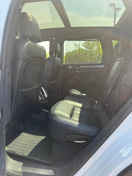 2014 Porsche 958 Cayenne - Image 10 of 16
