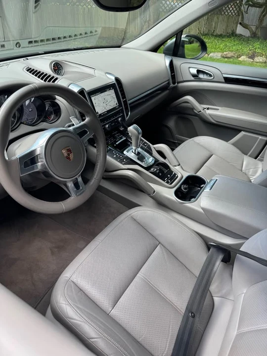 2014 Porsche 958 Cayenne - Image 9 of 16