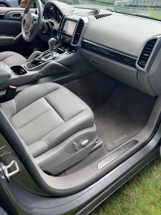 2014 Porsche 958 Cayenne - Image 13 of 16
