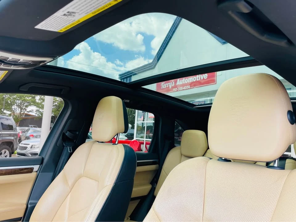 2014 Porsche 958 Cayenne - Image 9 of 15