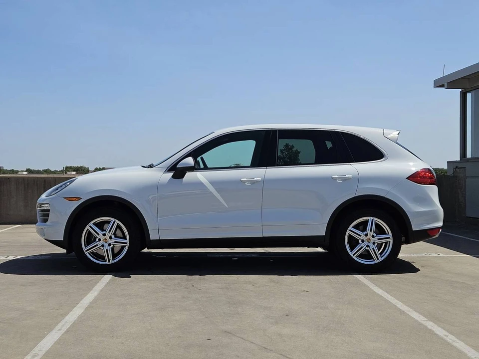 2014 Porsche 958 Cayenne - Image 2 of 5