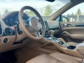 2014 Porsche 958 Cayenne - Image 2 of 8