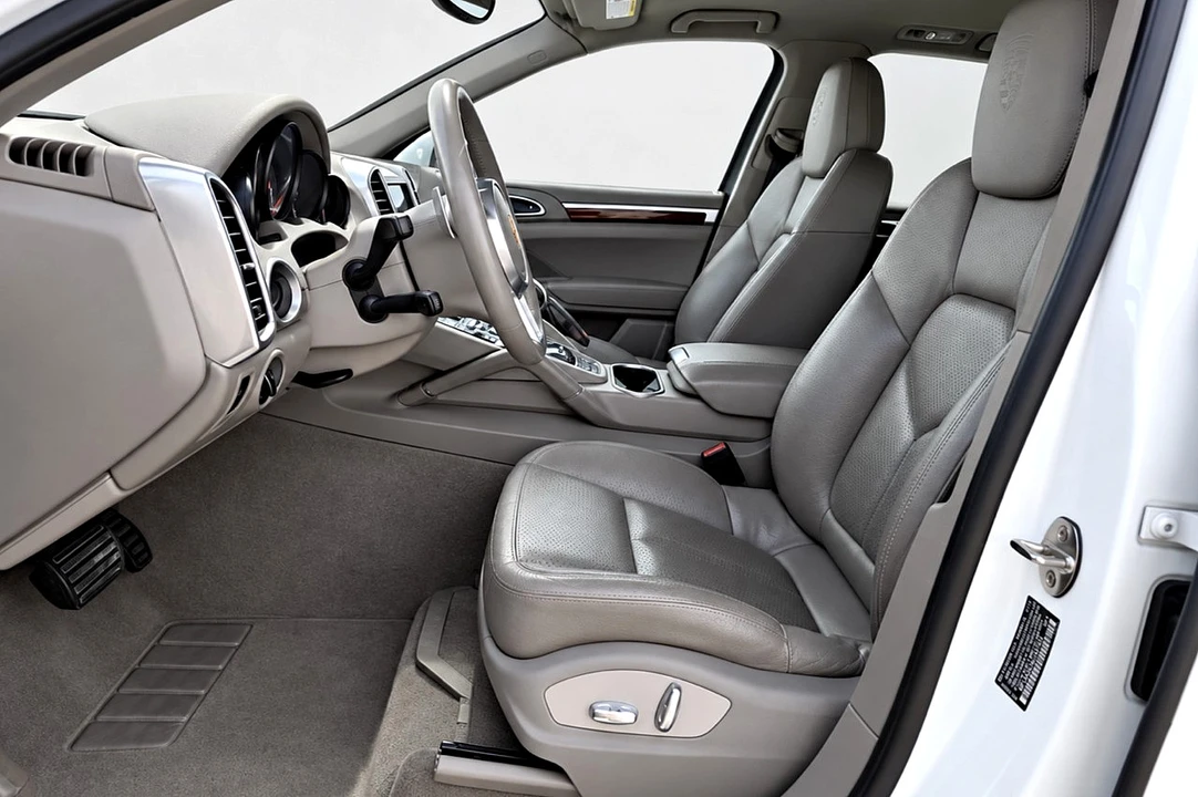 2014 Porsche 958 Cayenne - Image 7 of 9