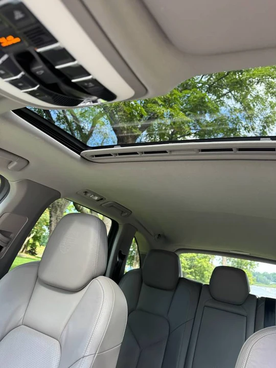 2014 Porsche 958 Cayenne - Image 15 of 17