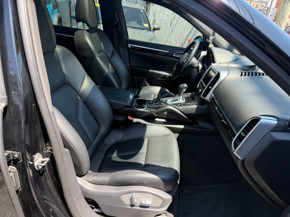 2014 Porsche 958 Cayenne - Image 9 of 18
