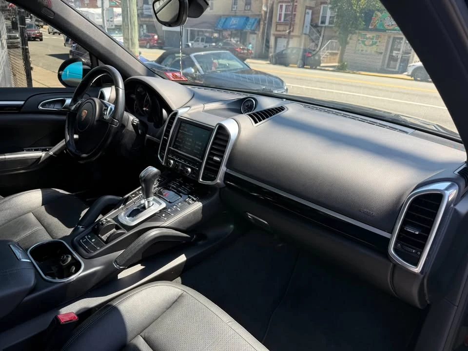 2014 Porsche 958 Cayenne - Image 10 of 18