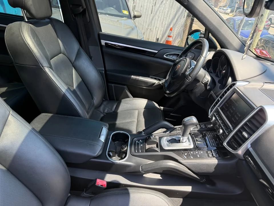 2014 Porsche 958 Cayenne - Image 11 of 18